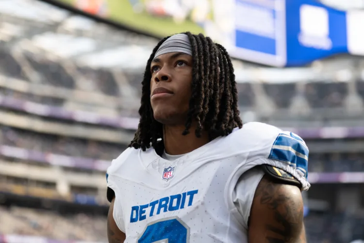 Lions' Gibbs, Falcons' Robinson remain sidelined at training camp as contract talks continue